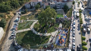 Arnavutköy Belediyesinden asırlık çınar gölgesinde yeni park açıldı
