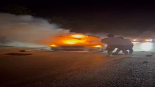 Arnavutköyde seyir halindeki araç alev alev yandı