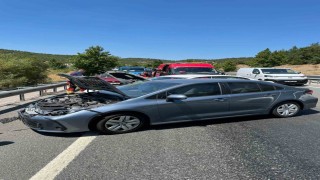 Asfaltın erimesi zincirleme kazaya neden oldu: 8 yaralı