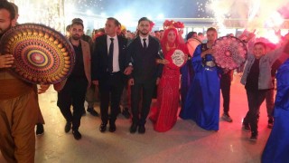 Aşiret düğününde damada 7 buçuk milyon, geline 1 buçuk kilo altın takıldı
