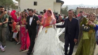 Aşiret mensubu başkana görkemli düğün