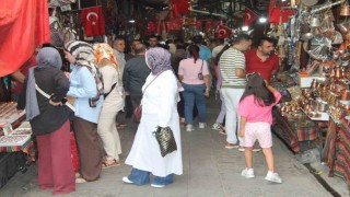 Aşırı sıcağa rağmen Gaziantep turist akınına uğruyor