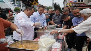 Aşure dağıtımıyla gönüller ısındı