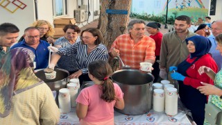 Aşurenin bereketi Muratpaşada paylaşıldı