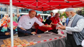 Aşurenin bereketi paylaşıldı