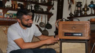 Atık malzemeler nostaljik radyolara dönüşüyor