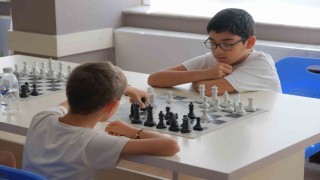 Aydında çocuklar satrançla düşünmeyi öğreniyor