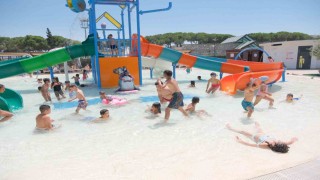 Aydında çocuklar serinliğe doydu