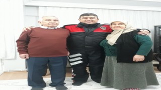 Aydında görev yapan yunus polisi kalbine yenik düştü