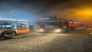 Ayvalıkta zeytinyağı paketleme bölümündeki yangın söndürüldü