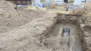 Babası tarla sürerken traktörden düşen çocuk hayatını kaybetti