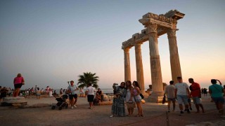 Bakan Ersoy: 19 Temmuzda Antalya ve Gazipaşa havalimanlarımızdan 102 bin 6 yabancı ziyaretçi girişi gerçekleşti