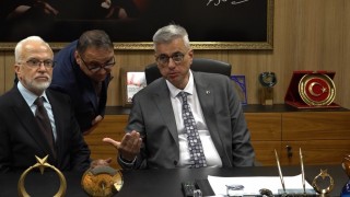 Bakan Memişoğlu, Eskişehirde tedavi gören yaralı orman işçisini ziyaret etti