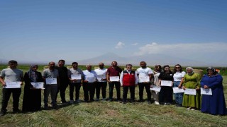 Bakan Yumaklı, Iğdırda Kırsalda Bereket Hayvancılığa Destek Projesi kapsamında ilk hayvan teslim törenine katıldı