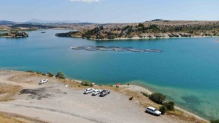 Balık kafesleri patladı, oltasını alan baraja koştu