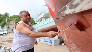 Balıkçılar, teknelerini yeni sezona hazırlıyor