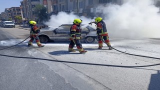 Balıkesirde LPGli TOFAŞ marka araç yol ortasında yandı