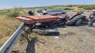 Balıkesirde traktörle otomobil kaza yaptı: 5 yaralı