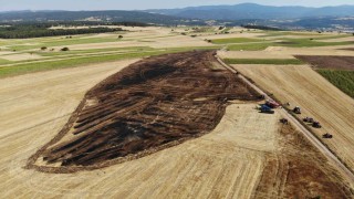 Balya yapan çiftçi anız yangınını fark etti: 5 dekar alan kül oldu