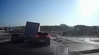 Başakşehirde 10 aracın karıştığı zincirleme kaza kamerada