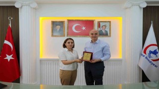 Başarılı müdürlere plaket verildi