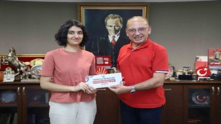 Başkan Akından YKS ve MSÜde dereceye giren öğrenciye tebrik