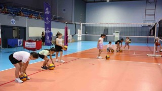 Başkan Çerçioğlu, minik sporcuları voleybolla buluşturuyor