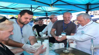 Başkan Şadi Özdemirden aşure ikramı