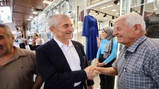 Başkan Tahmazoğlu vatandaş ve esnaf ile iç içe