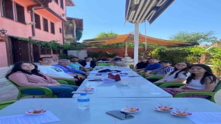 Başkan Ünal, bursiyerlerle görüştü