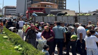 Başkandan çiftçiye destek, vatandaşa serinleten ikram