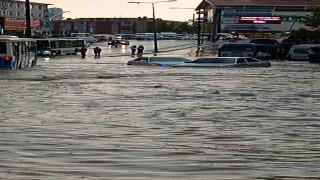 Başkentte sağanak yağış hayatı olumsuz etkiledi