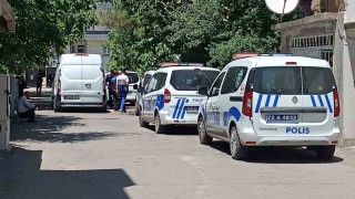 Batmanda bir şahıs, eşini ve iki kızını bıçakla yaraladı