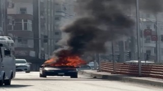 Batmanda seyir halindeki otomobil alevlere teslim oldu
