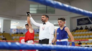 Bayburtta 850 sporcunun katıldığı boks şampiyonası başladı