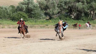 Bayburtta Dede Korkut Cirit Müsabakası düzenlendi