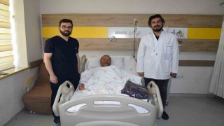 Bayburtta kalp yetersizliğiyle 4 senedir mücadele eden hastaya şoklama özelliği bulunan kalp pili takıldı