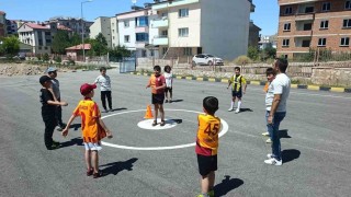 Bayburtta öğrenciler robotik ve futbol kurslarıyla hem eğleniyor hem öğreniyor