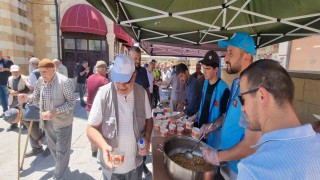 Bayburtta vatandaşlara aşure ikram edildi