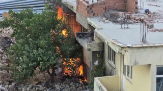 Besnide ev yangını paniğe neden oldu