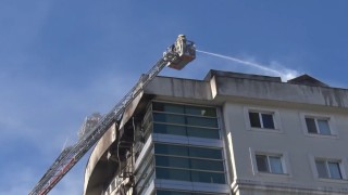 Beylikdüzünde korkutan çatı yangını