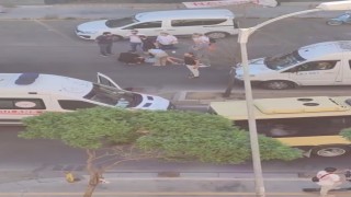 Beylikdüzünde yolun karşısına geçmek isteyen kadına araba çarptı