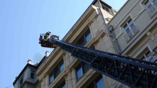 Beyoğlunda bir otelde yangın paniği
