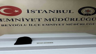 Beyoğlunda motosikletli saldırganlar, mobilyacıya kurşun yağdırdı: O anlar kamerada