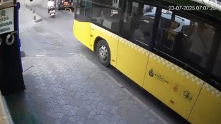 Beyoğlunda vinç lastiği refüjde patladı: 1i çocuk 2 yaralı