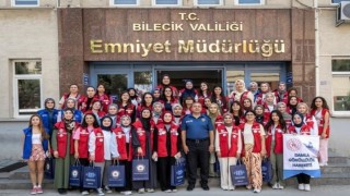 Bilecike gelen gönülle gençler İl Emniyet Müdürü Yılmazı ziyaret etti