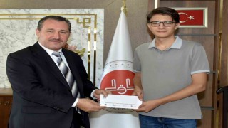 Bilecikli genç Umre ödülünün sahibi oldu