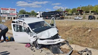 Bingölde trafik kazası: 3 yaralı