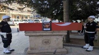 Bir aylık yaşam mücadelesini kaybeden polis memuru son yolculuğuna uğurlandı