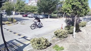 Bisiklet hırsızı kameraya yakalandı